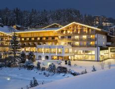 Inntalerhof **** DAS Panoramahotel Winteransicht Inntalerhof am Abend