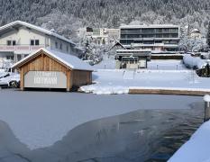 Seehotel Hoffmann Das Seehotel Hoffmann und der Ossiacher See im Winter