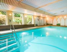 Poolbereich im Hotel Azenberg
